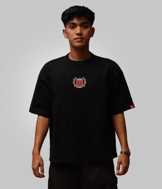 2026 TNTCO x SFC BADGE TEE BLACK