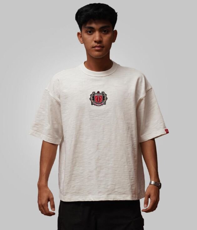 2026 TNTCO x SFC BADGE TEE WHITE